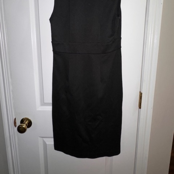 London Times Size 8 Black & Cream Ruffle Collar Dress – Timeless Elegance - Picture 4 of 5